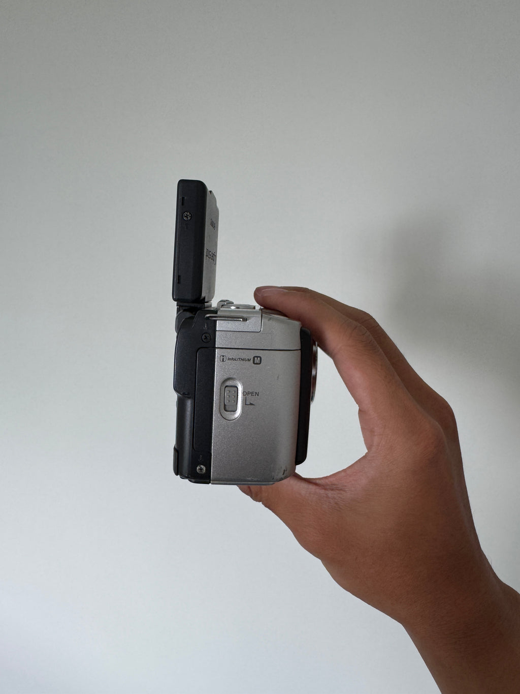 Sony Cyber-shot DSC-S50 | Flip Screen Selfie Cam | 2.1MP Rare Y2K Lo-Fi CCD [Full Set]
